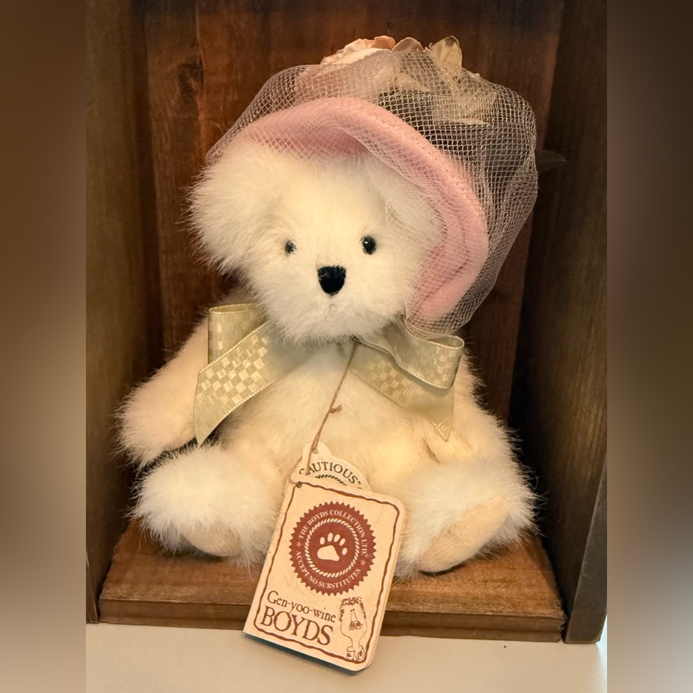 Gen-yoo-wine BOYDS Bears “CHANTELLE CHAPEAU”